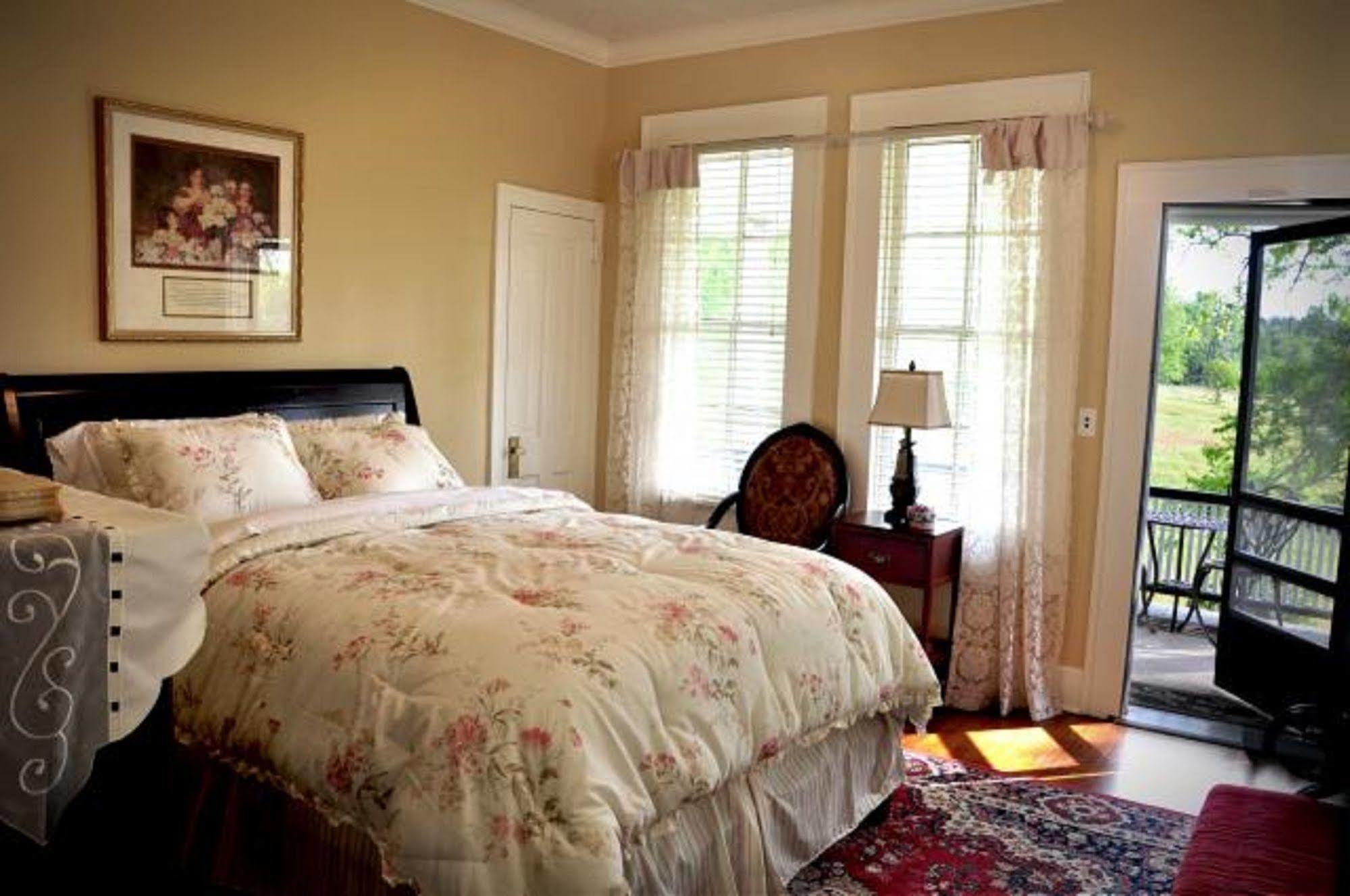 Texas Forest Country Retreat Huntington Bagian luar foto